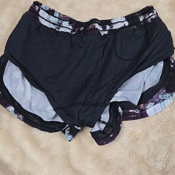 LULULEMON ATHLETICA MAKE A MOVE BLACK FLORAL SHORTS, SIZE 8 - Picture 9 of 10